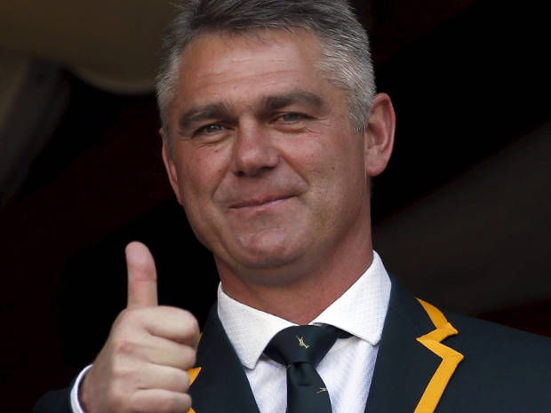 Heyneke Meyer, Springbok Coach, giving the thumbs up to the team.